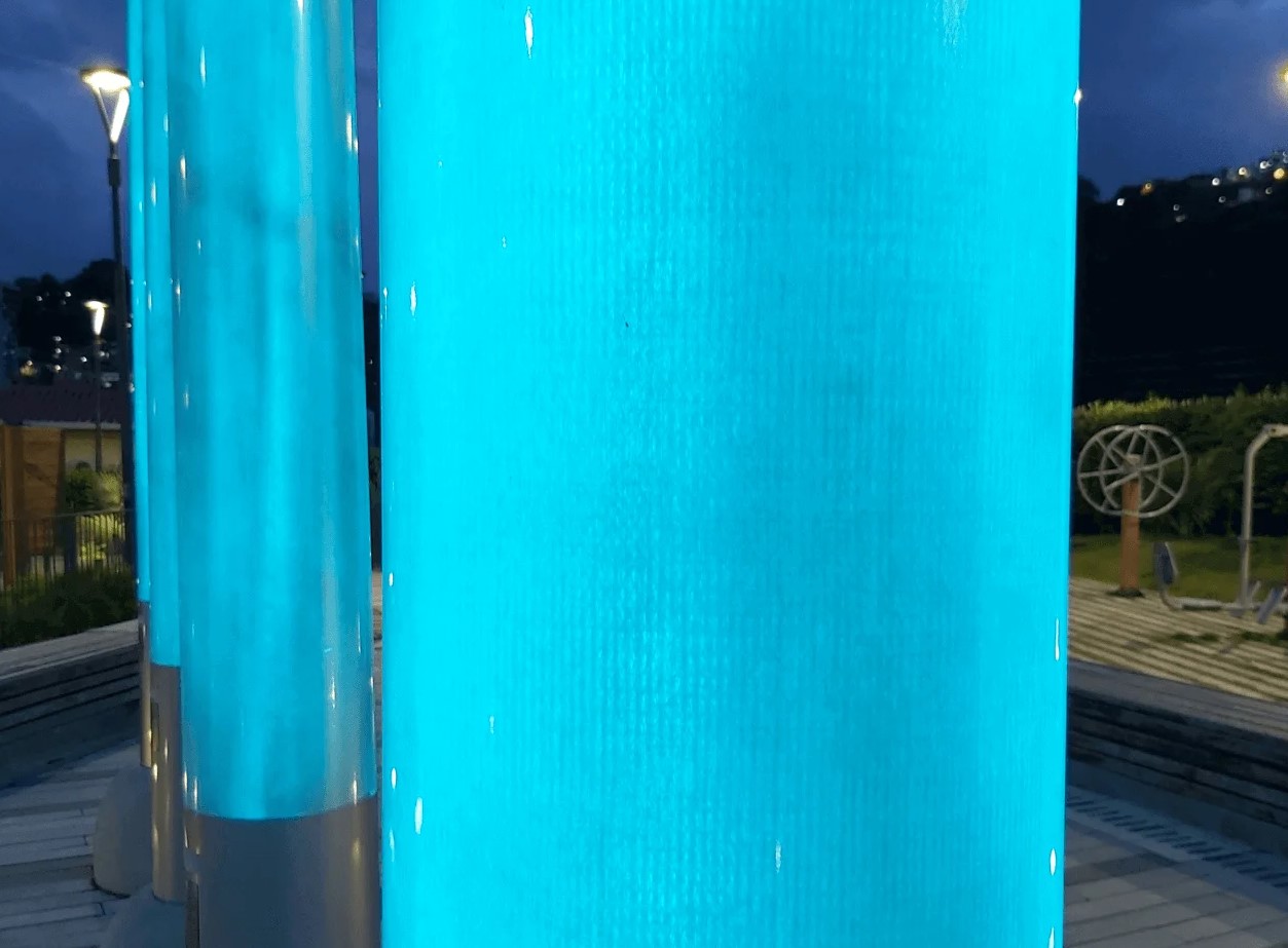 Postes Opalescentes de Fibra de Vidrio PRFV